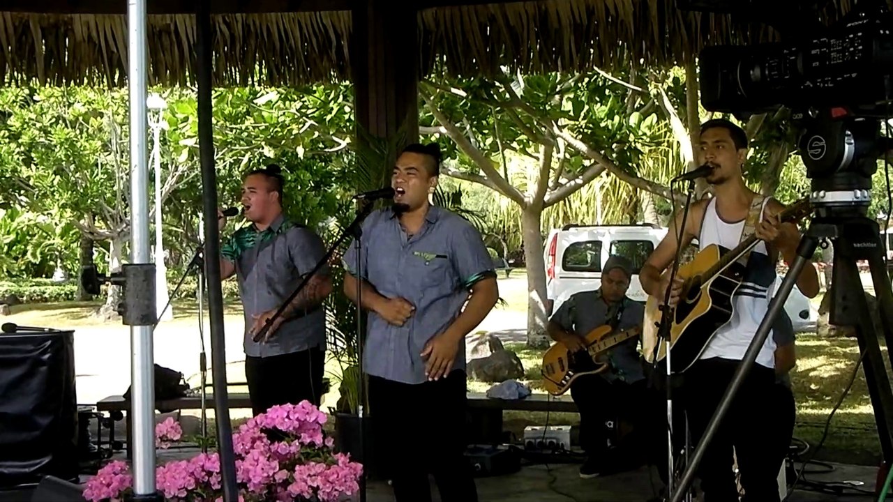 Merveilleuse Polynésie .. J'avais "posté" sur mes "Pages" Facebook et Youtube, plein de merveilles Polynésiennes .. Mais .. J'ai été "censuré" par "YouTube" .. ADIEU à MES HUIT MILLE SIX CENT SOIXANTE SEIZE "ABONNéS"  (8676 "Abonnés") DE MA PRINCIPALE "PA