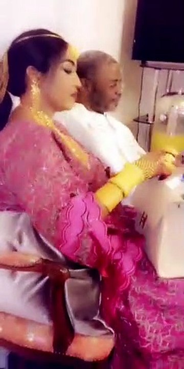 Askia TOURE et sa femme étale de l'or 1