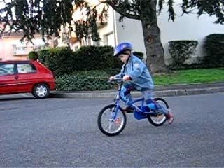 Vélo bleu - Démarrage en côte