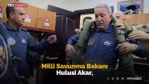 Bakan Akar, T-38 jet eğitim uçağı ile Ege Denizi üzerindeki uçuşa katıldı