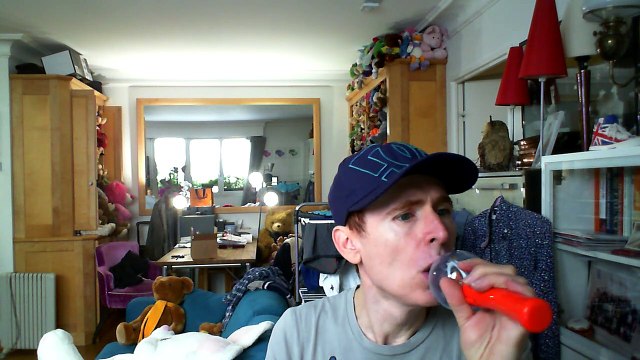 Wiwi égratigne diamonds on the water d'Enya