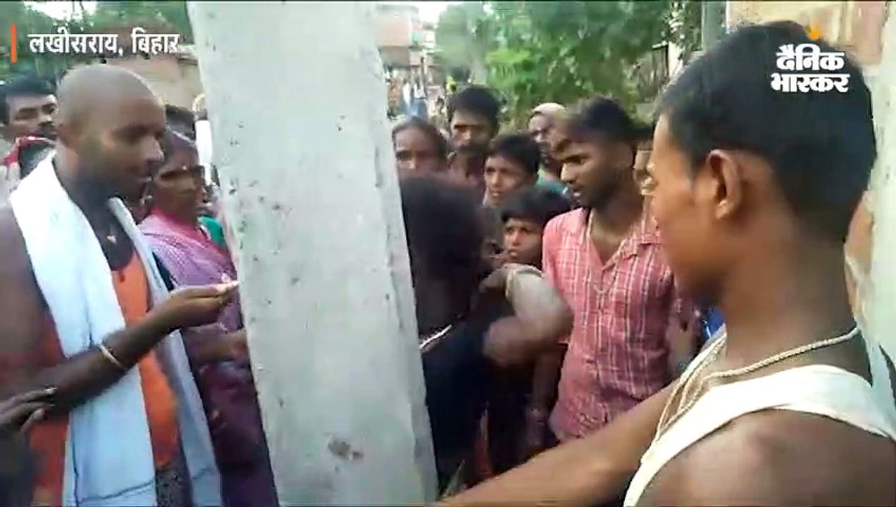 बच्चा चोर के अफवाह में विक्षिप्त महिला को पोल से बांधकर पीटा