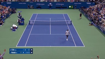 لقطة: تنس: نادال يسدد كرة ساحرة من حول الشبكة