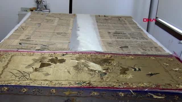 Dolmabahçe sarayında restorasyon sırasında eski gazete küpürleri bulundu