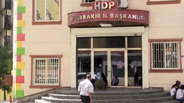 HDP'lilerce dağa kaçırıldığını iddia ettiği oğlu için oturma eylemi başlattı (2) - DİYARBAKIR