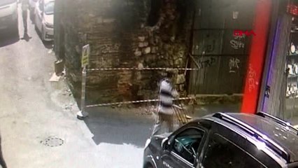 Beyoğlu'ndaki 451 yıllık tarihi çeşmeye restorasyon yıkımı