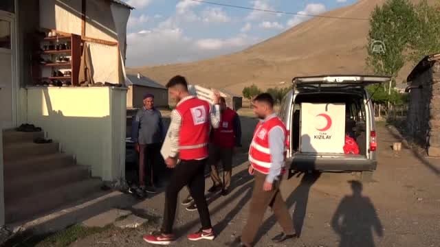 Kızılay'dan engellilere tekerlekli sandalye yardımı - VAN
