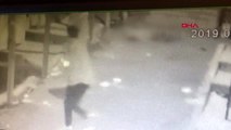 Beyoğlu'nda dehşet anları; olaya şahit olanlar kaçacak yer aradı