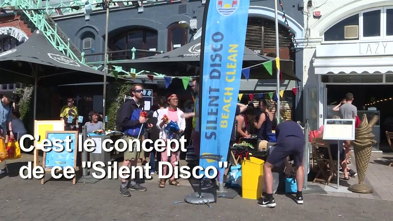 Un "silent disco" pour nettoyer la plage de Brighton