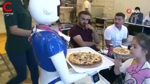 Robot garsonlar iş başında