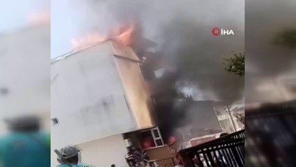 Çatıda başlayan yangın eve sıçradı