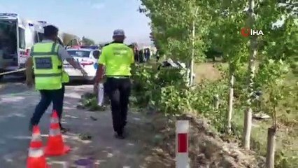 Kontrolden çıkan araç yolda bekleyen kadına çaptı