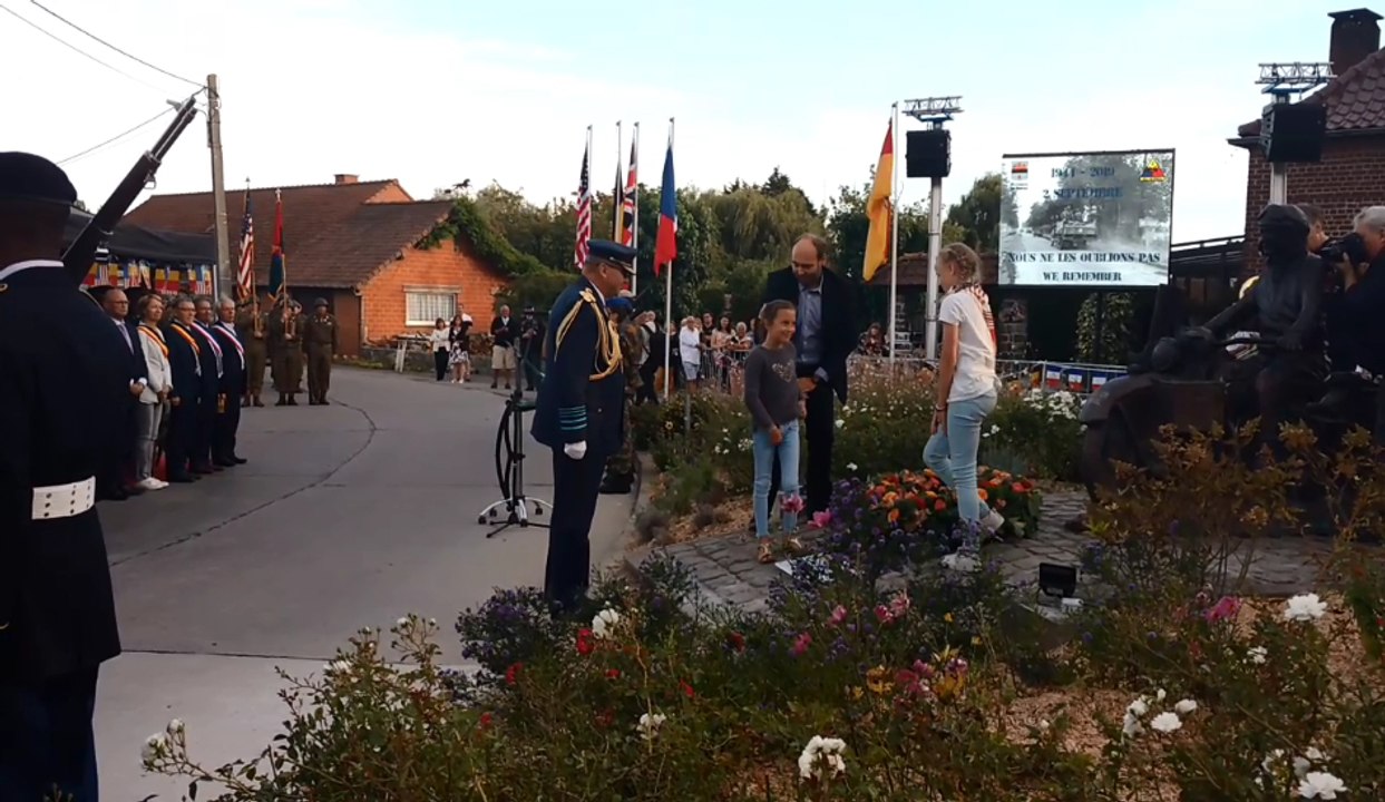 Dépôts de gerbes à La Glanerie, ce 2 septembre