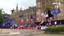 Brexit: UK government MPs split over possible rebellion