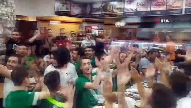 Bursasporlu taraftarlardan gelin ve damada sürpriz