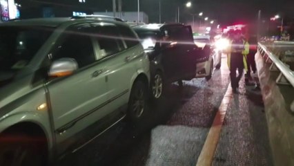 부산 진목교에서 차량 4대 추돌...4명 부상 / YTN