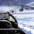 Vivez le ravitaillement d'un avion F18 depuis le cockpit