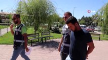 Kendilerini polis olarak tanıtıp 60 bin TL'lik vurgun yapan zanlılar hakim karşısında