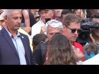 Itali, ‘skuqet’ Milano/ Paradë për 90-vjetorin e Ferrarit