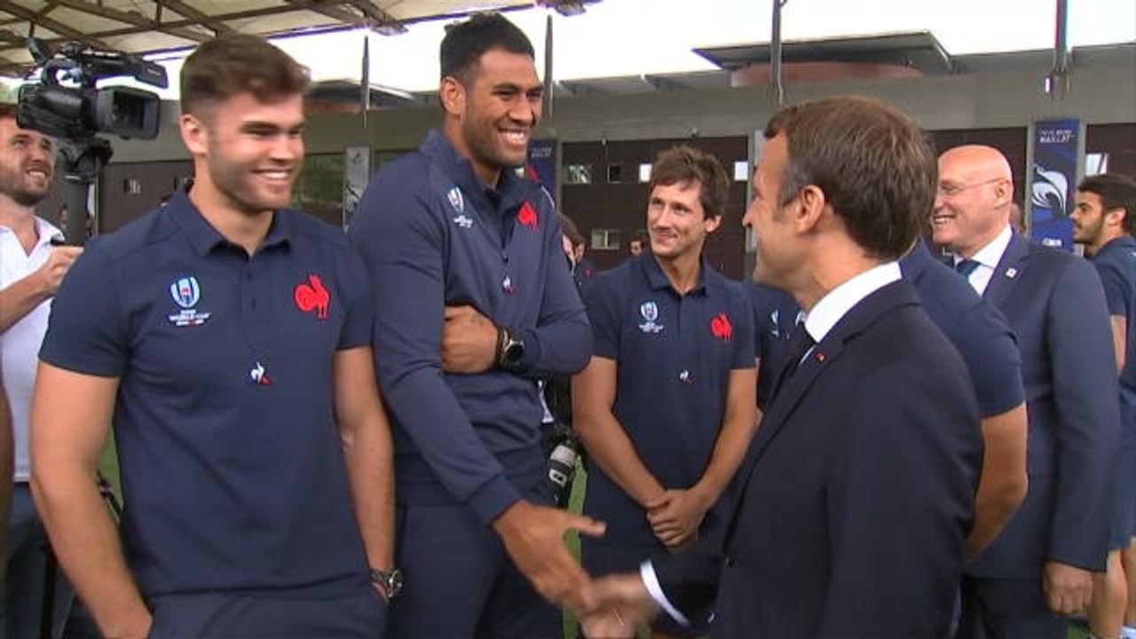 XV de France - Emmanuel Macron en visite à Marcoussis