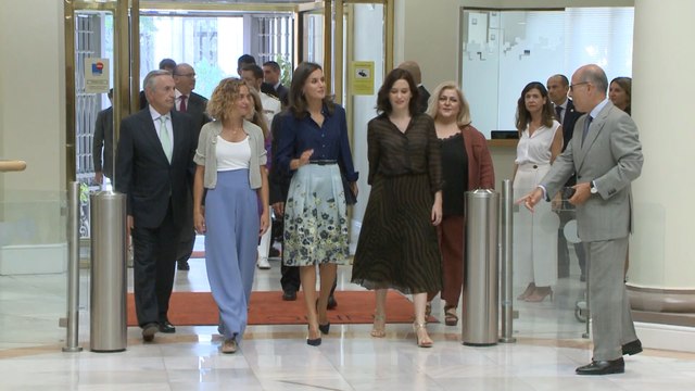 La Reina Letizia apuesta por su look más internacional