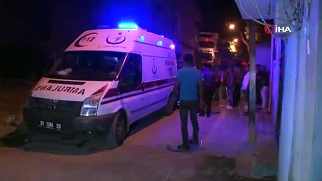 Kendini, eski eşini ve oğlunu eve kilitleyip binayı yaktı