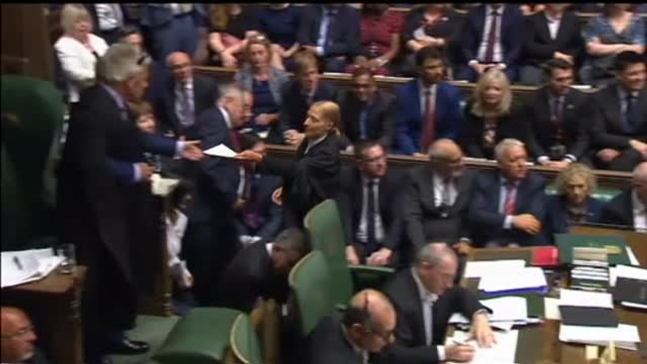 El Parlamento británico dobla el brazo a Boris Johnson gracias a 21 conservadores "rebeldes"