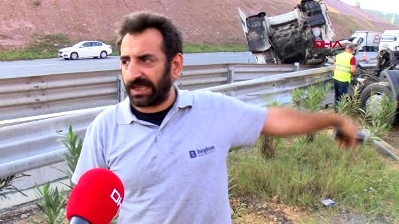 Çekmeköy'de tır'la kamyon çarpıştı, sürücüler yaralandı