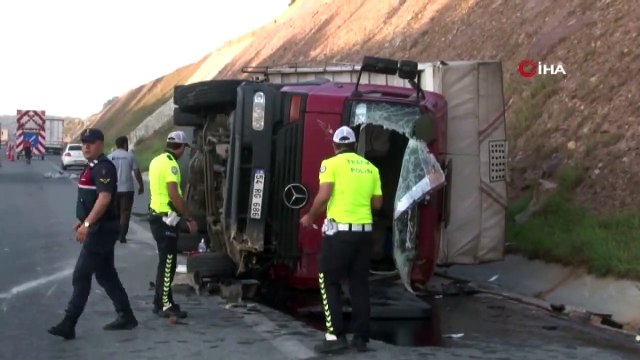 Kuzey Marmara Otoyolu’nda Trafik Kazası, TIR Kamyona Çarptı: 2 Yaralı