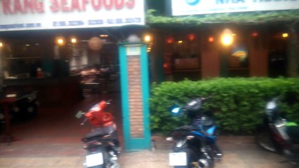 tea smell buổi chiều dạo phố tìm quán Anh bạn quen ăn tối