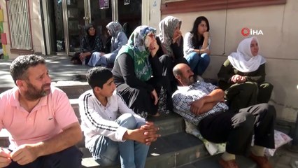 Çocukları dağa kaçırılan ailelerin HDP önündeki eylemi 2. gününde