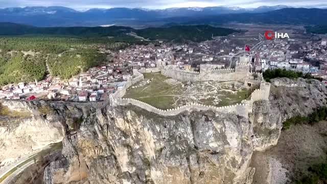 Türkiye'nin 5. görkemli kalesi olan Boyabat Kalesi havadan görüntülendi