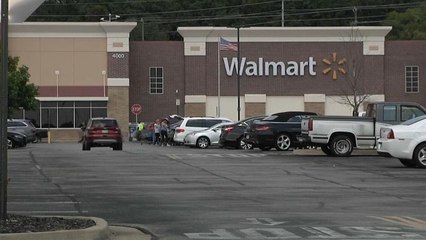 Walmart сокращает продажу оружия и боеприпасов