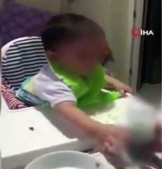 Skandal görüntüler! 2.5 yaşındaki çocuğa içki içirdiler