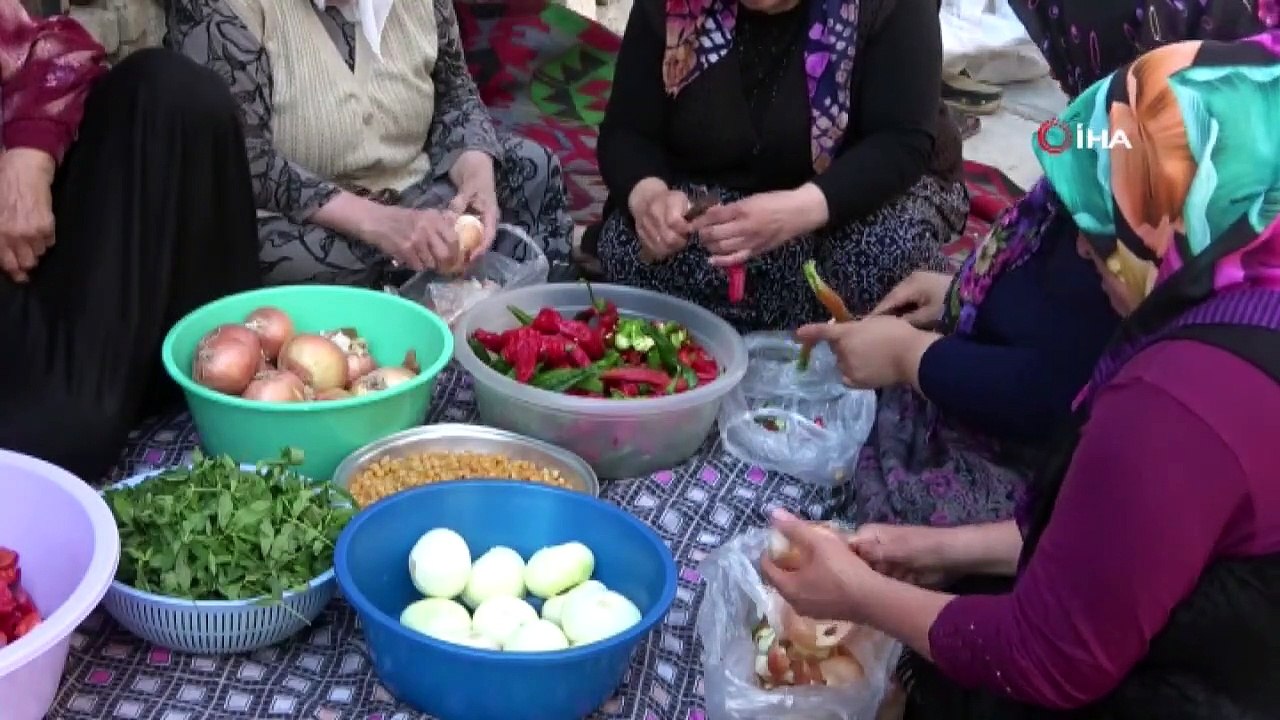 Uşak’taki Ev Hanımlarından İmece Usulü Tarhana