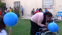 Kendisi de engelli olan Gamze, el emeği ürünleri satarak 72 engelli vatandaşa tekerlekli sandalye...