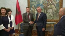Zyrtar i DASH në Tiranë/ Takim me aktorët kryesorë të krizës shqiptare