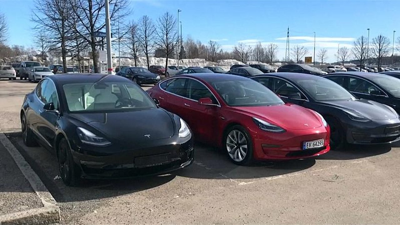 Продажи электрокаров резко упали