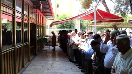 Afyon 'tutunacak dalım yok' diyerek inşaattan atlayan aysun toprağa verildi