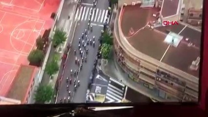 Çatıda esrar yetiştirenler, bisiklet yarışını görüntüleyen helikopter kamerasına yakalandı