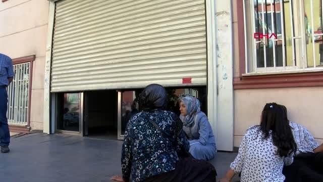 Çocuklarını isteyen ailelerin hdp önündeki oturma eylemi 2'nci gününde