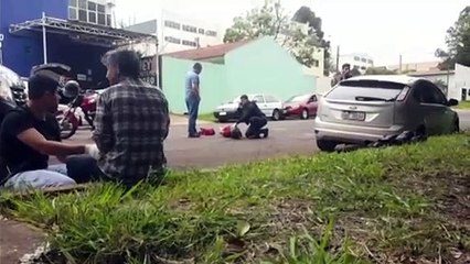 Duas pessoas ficam feridas em colisão na Rua Fortunato Bebber