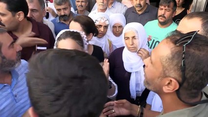 Télécharger la video: Oturma eylemi yapan Diyarbakır annelerine destek ziyareti (2) - DİYARBAKIR