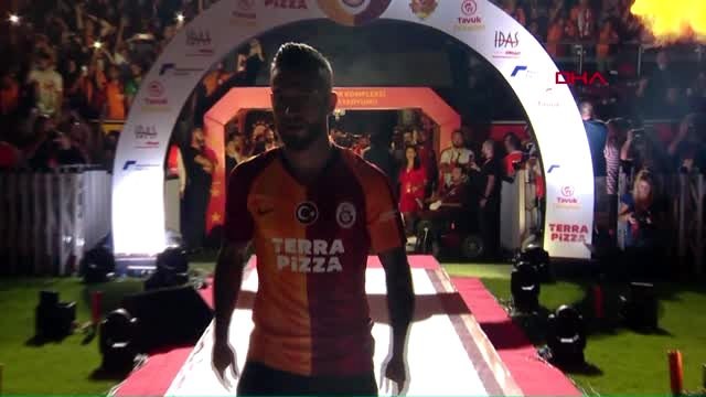 Spor galatasaray'da yeni transferler taraftarlarla buluştu