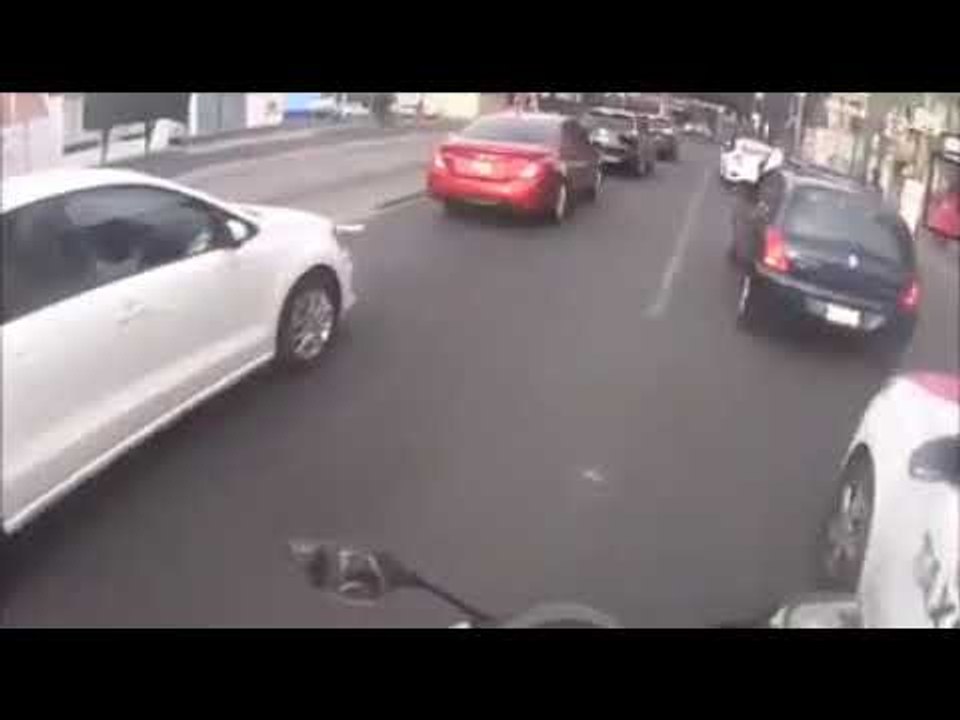 Asalto a automovilista en Eje 4 Sur Xola