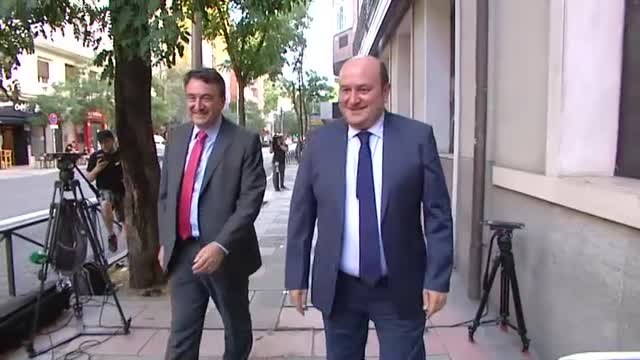 Pedro Sánchez se reúne en Ferraz con Andoni Ortuzar y Aitor Esteban