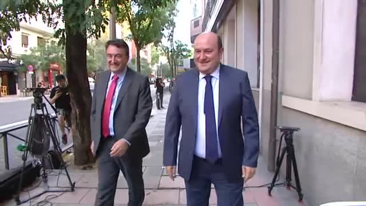 Pedro Sánchez se reúne en Ferraz con Andoni Ortuzar y Aitor Esteban
