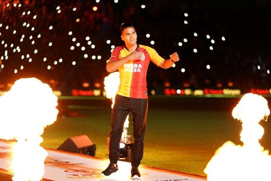 Galatasaray'dan Türk Telekom Stadyumu'nda imza şov
