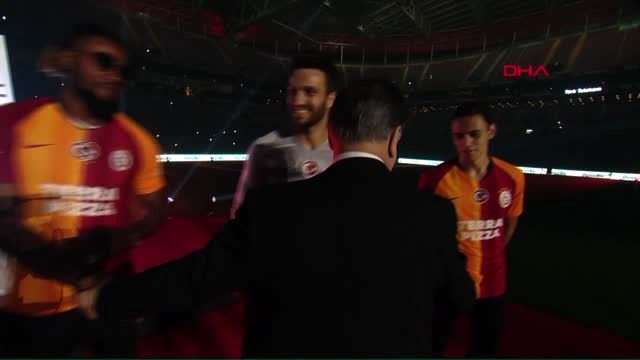 Spor galatasaray'da yeni transferler taraftarlarla buluştu