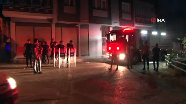 İzmir’de cinayet zanlılarının evi kundaklandı